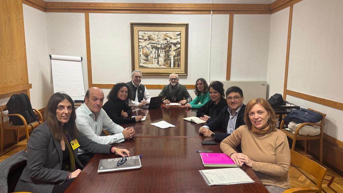 Reunión entre los representantes del gobierno y de la Comarca Central