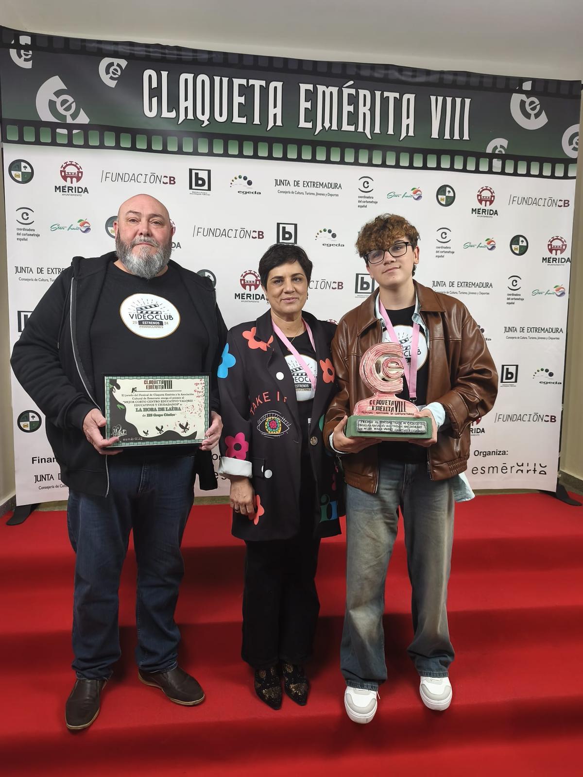 El premio Chqueta emérita a un alumno del IES Grupo Cántico.