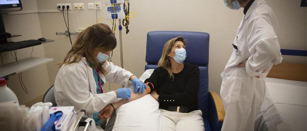 Eleonora Rohner fue diagnosticada de cáncer de mama y ha participado en un ensayo de un anticuerpo que incorpora quimioterapia dirigida, en el IBCC de Barcelona.