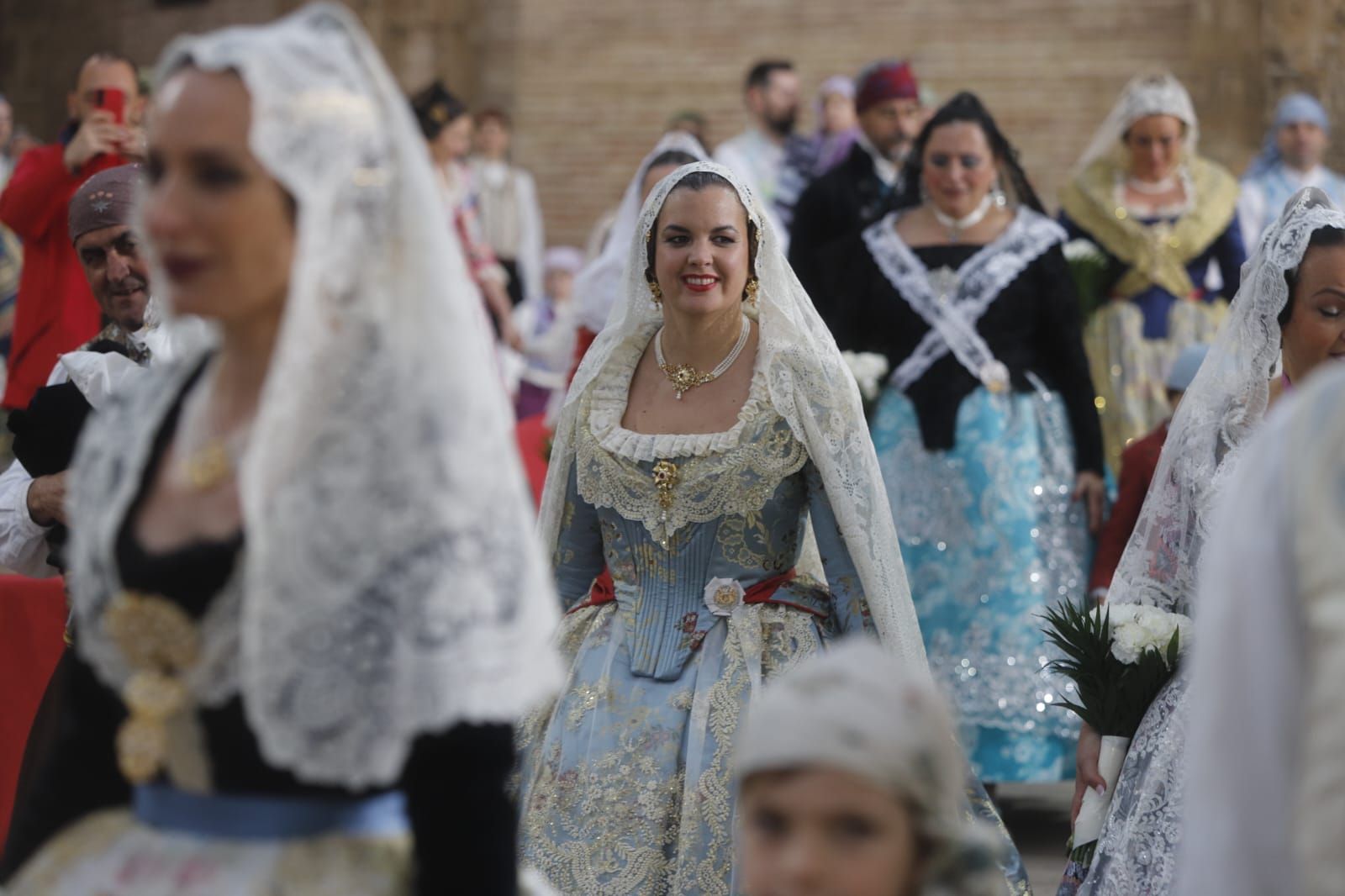 Sandra Gómez en la Ofrenda a la Mare de Déu