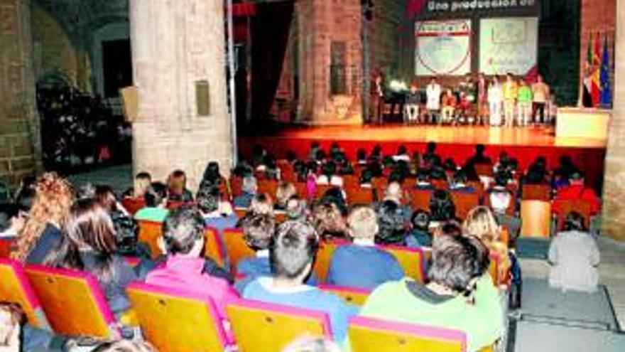 La educación vial en Cáceres se sube al escenario
