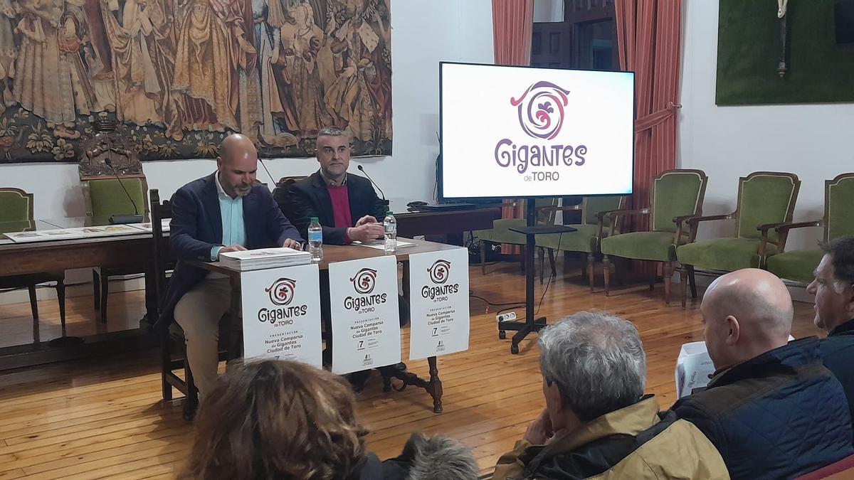 La comparsa «Ciudad de Toro» estará formada por seis gigantes que representarán personajes históricos vinculados con la ciudad La comparsa «Ciudad de Toro» estará formada por seis gigantes que representarán personajes históricos vinculados con la ciudad