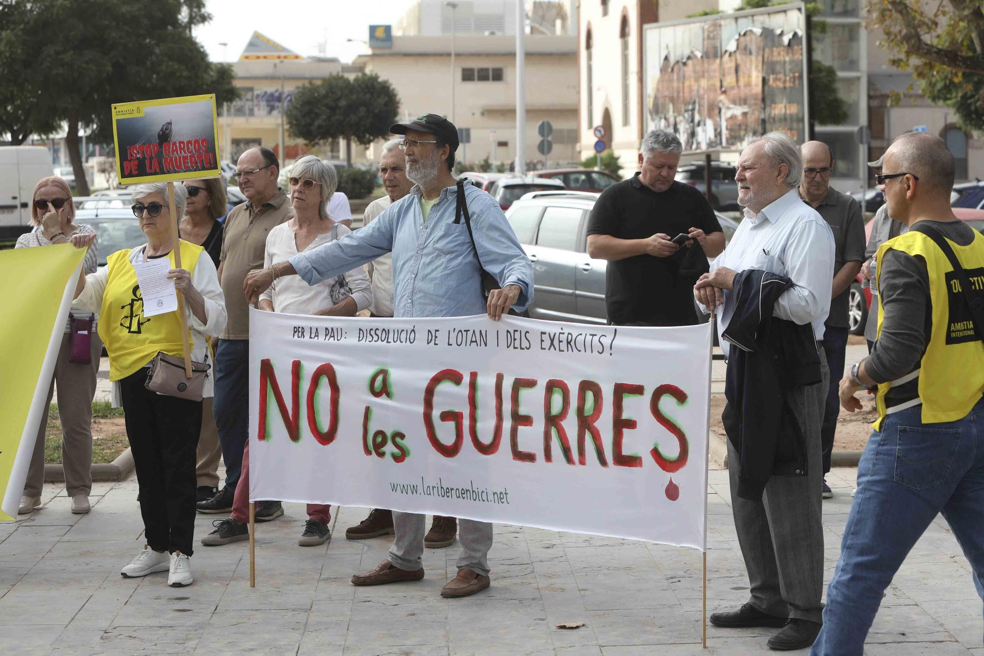 Protesta por la llegada de un barco saudí al Port de Sagunt.