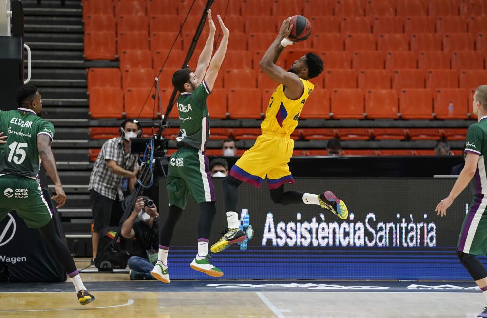 Partido entre el Unicaja y el FC Barcelona en la fase final de la Liga ACB.