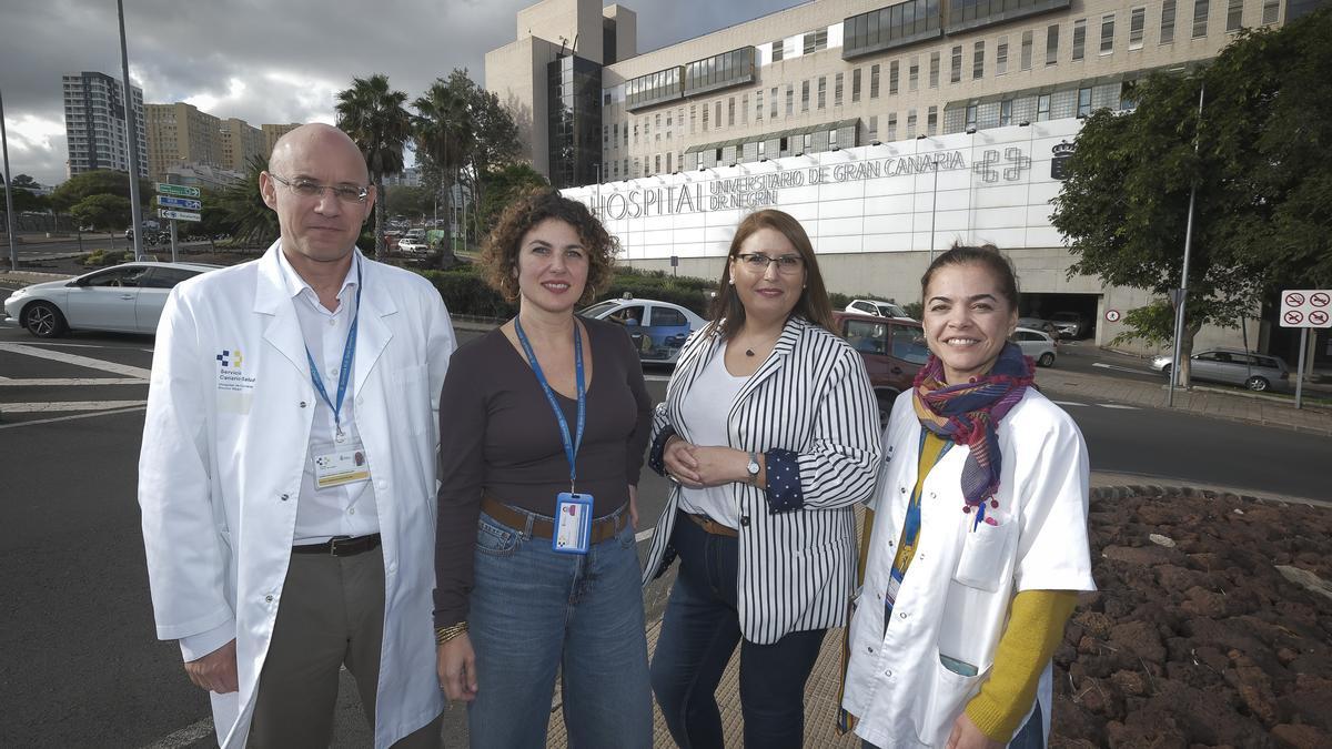 De izquierda a derecha, el doctor Gorka Arcarazo, Noemí Padilla, Nereida Naranjo y Mónica Rodríguez.