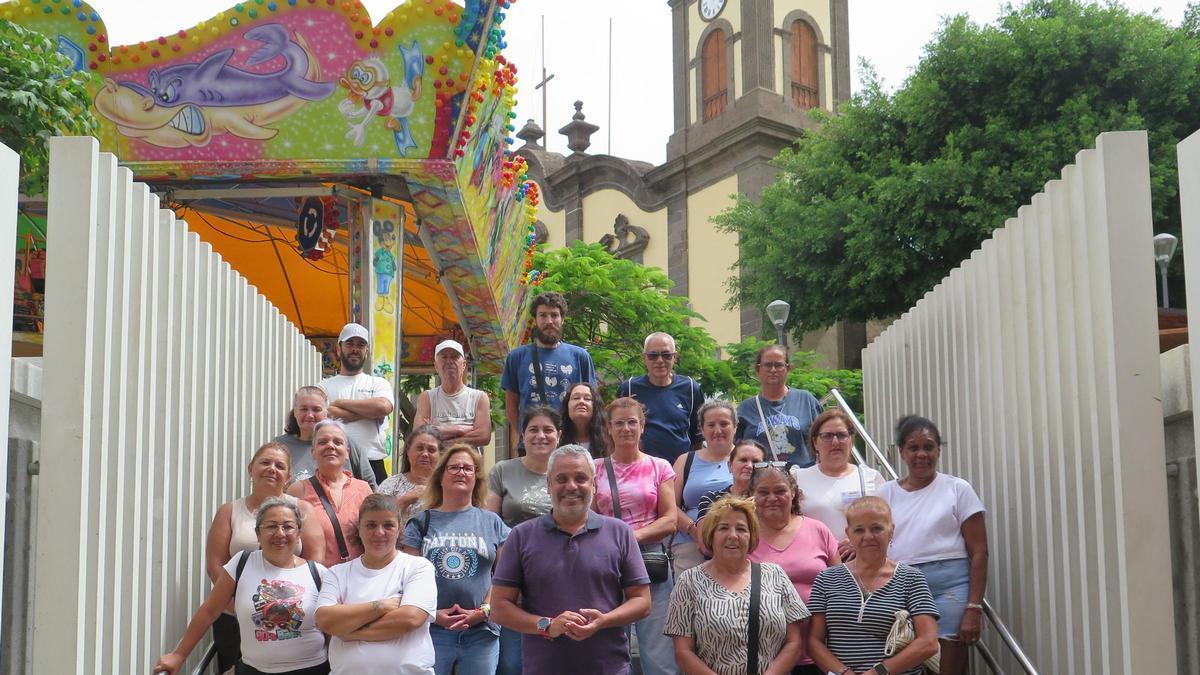El alcalde de Santa María de Guía, Alfredo Gonçalves, junto a los trabajadores del proyecto Ruralia 2026