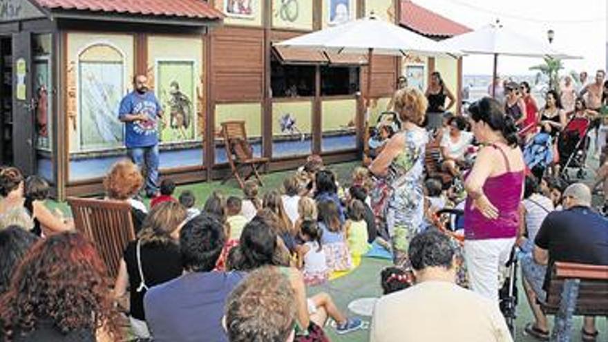 Benicàssim coge ideas para crear una plaza en la playa