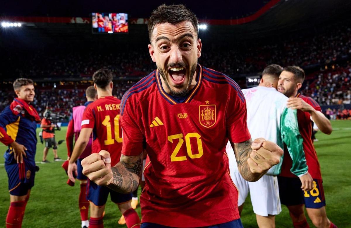 Joselu celebro el título de campeón de la Nations League.