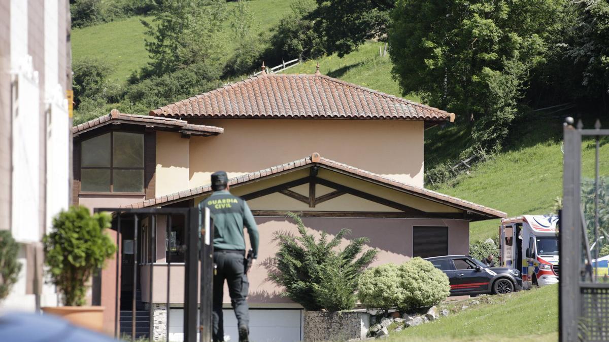Hallan a un matrimonio tiroteado en su cama en Lena: el marido fallece y logran salvar la vida de la mujer