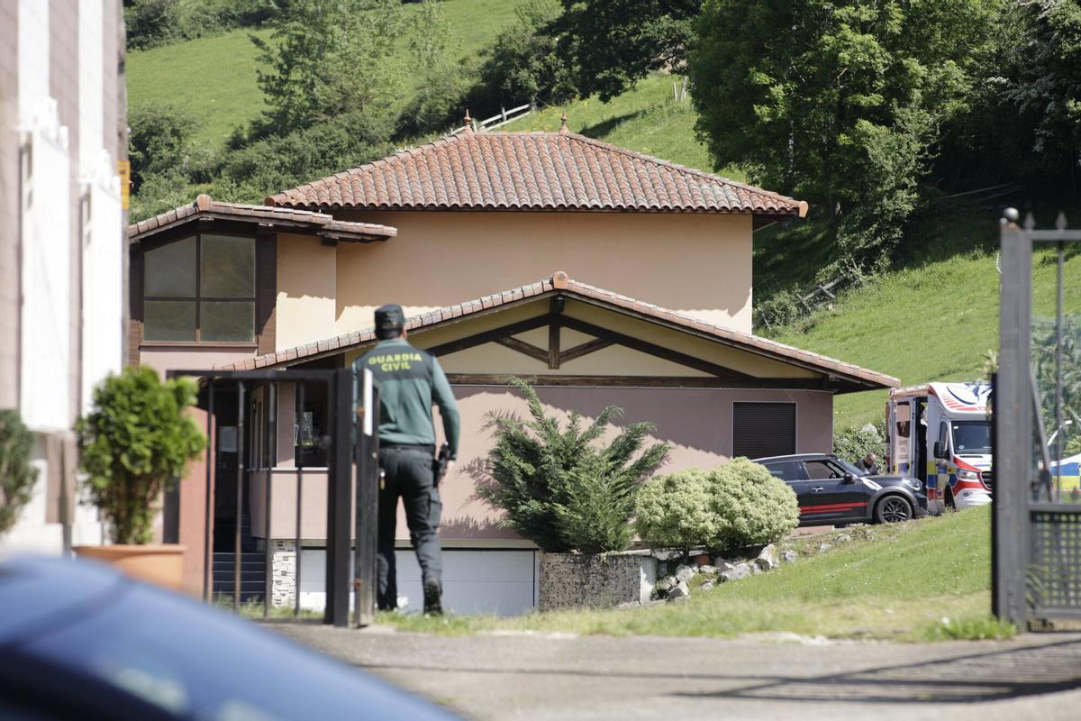 Hallan a un matrimonio tiroteado en su cama en Lena.