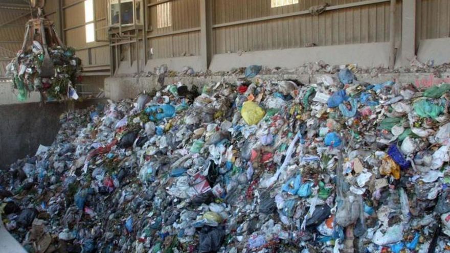 Los ayuntamientos empezarán a subir la tasa de la basura el próximo año