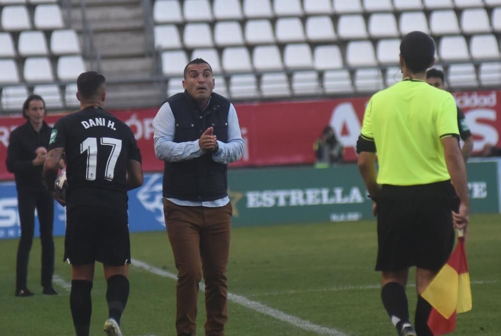 El Real Murcia se confía y pierde ante el Granada B (1-2)