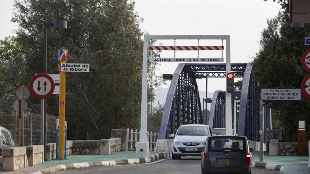 Puente de doble arco en el acceso a Albalat desde la CV-505, en una imagen de archivo.