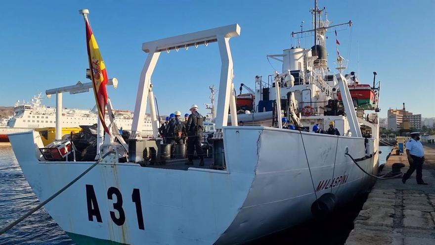 El buque hidrográfico de la Armada &#039;Malaspina&#039;, varado cerca de es Vedrà, en aguas de Ibiza