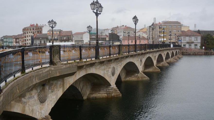 Puente de O Burgo sobre el río Lérez. // R. Vázquez