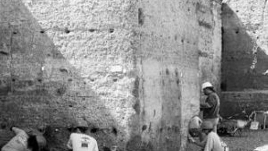 Comienza la restauración de la muralla de la ronda del Marrubial