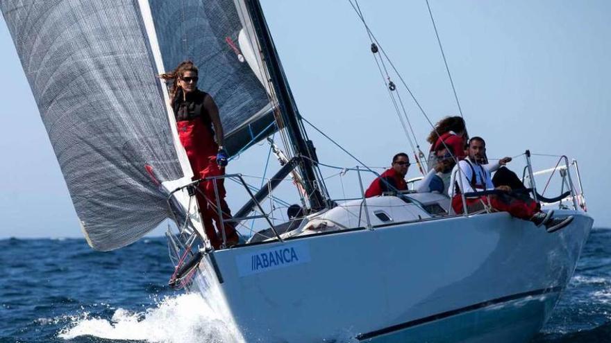 El &#039;Gómez&#039;, de Andrés Soto, durante la celebración de una regata.