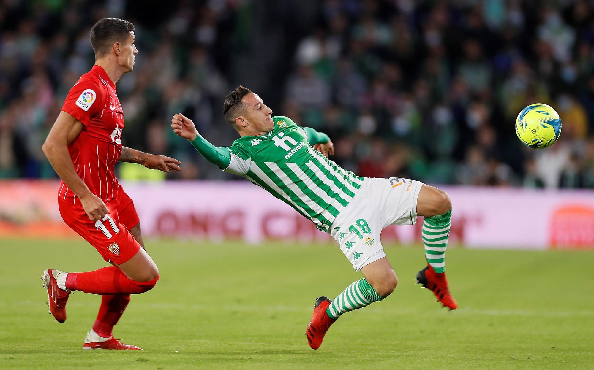 Guardado y Willian José, en el once del Betis; Palacios y Gumbau, en el Elche