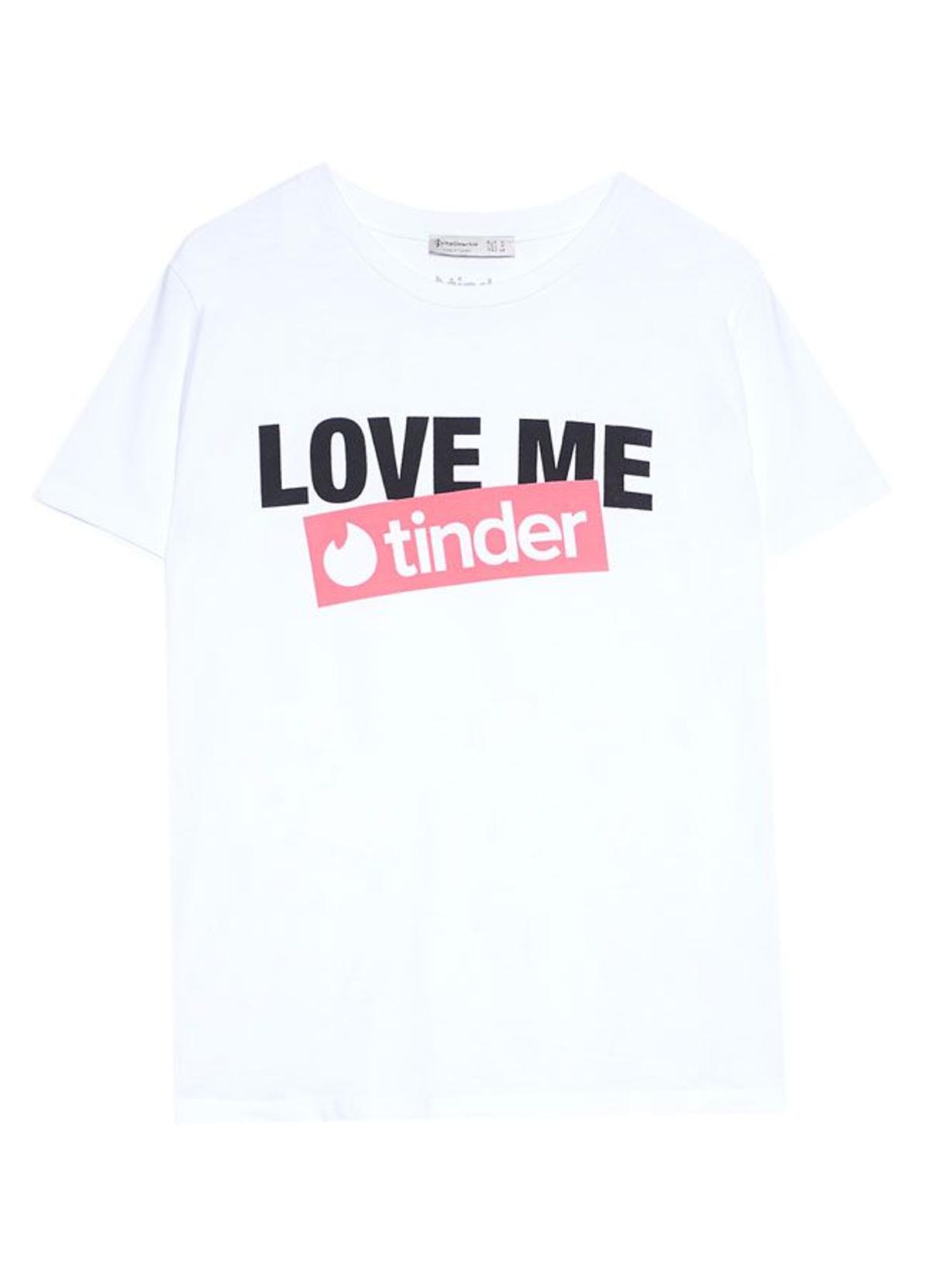 Camiseta 'Love Me' de Tinder y Stradivarius