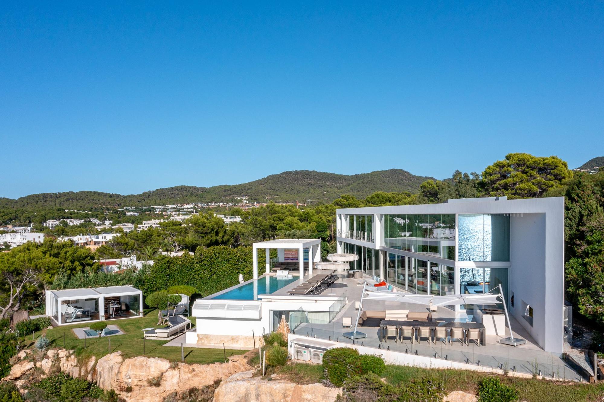 Sale a la venta por 16,5 millones una espectacular villa de Ibiza