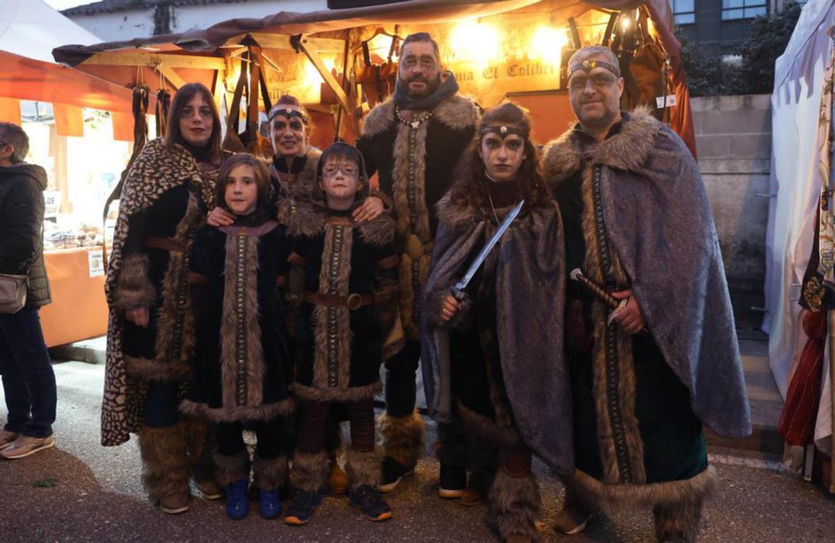 Un grupo ataviado de época. | Alba Villar