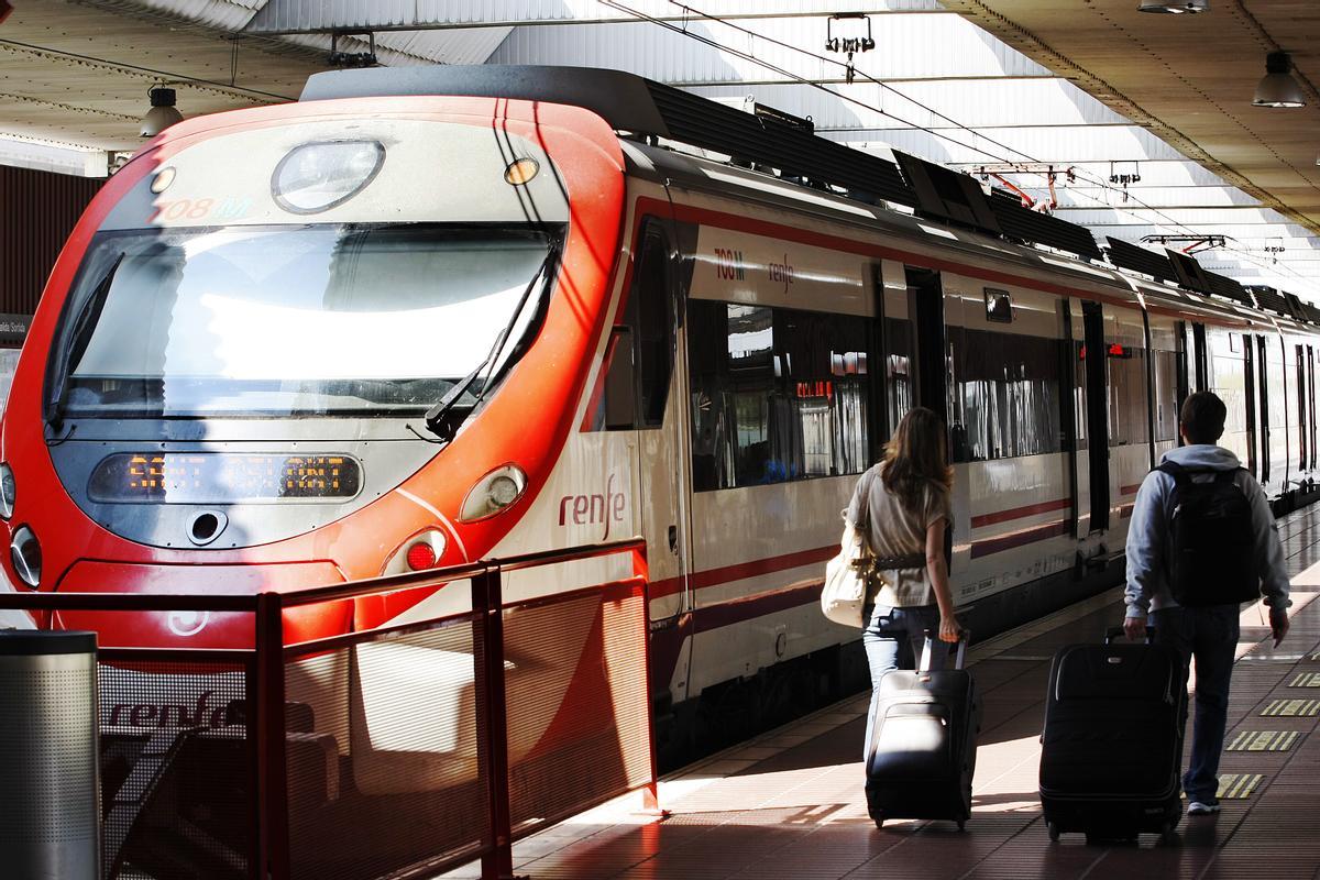 Imagen de 2011. Un tren de Rodalies, detenido en la parada de El Prat