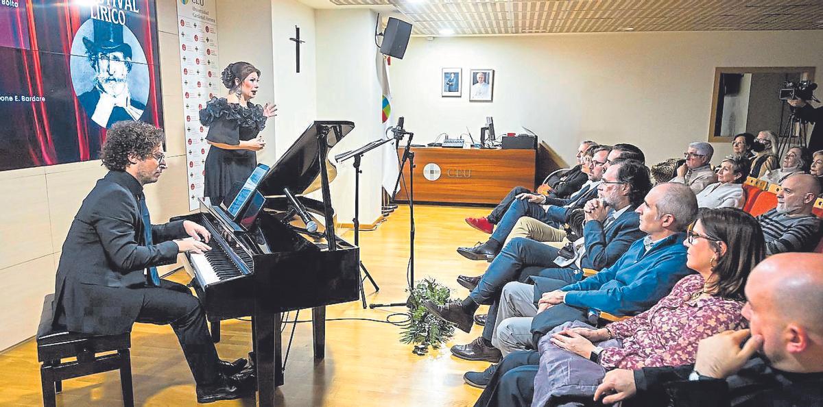 El primer pase, con Maite Alberola y Francisco Cholbi, colgó el cartel de completo.