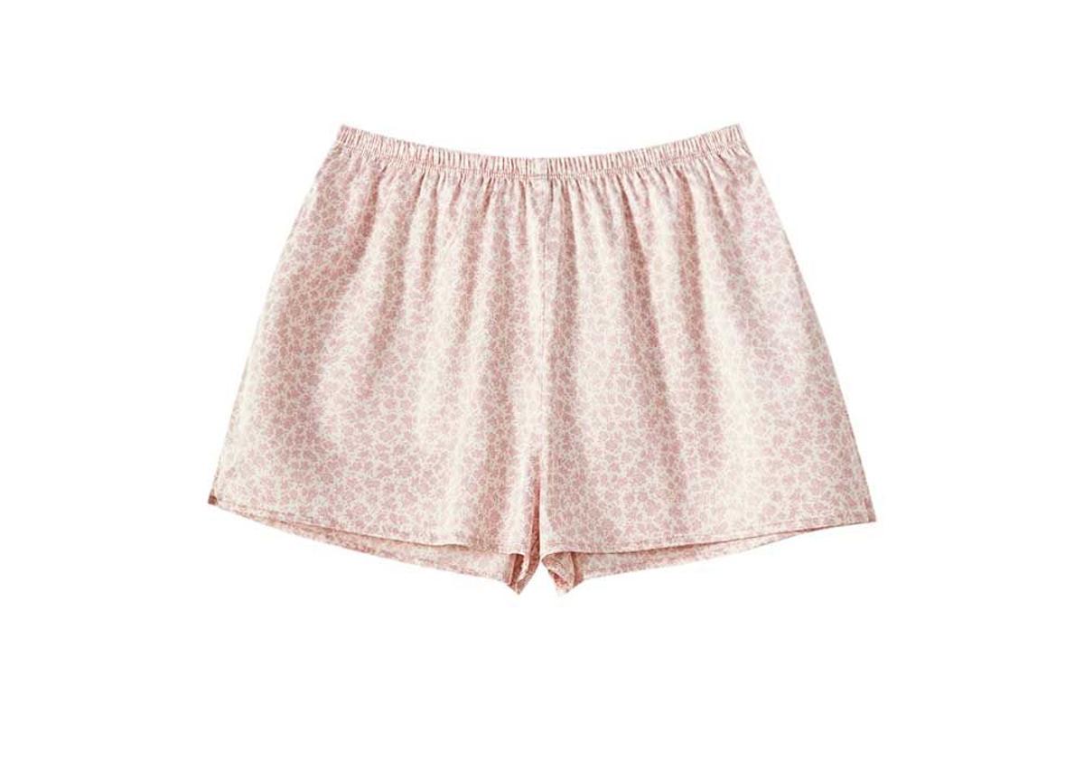 Short lencero con flores en tonos rosa palo de la colección Intimates de Pull&amp;Bear. (Precio: 15,99 euros)