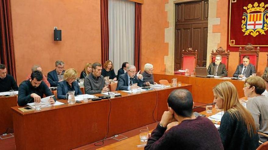 Imatge del ple municipal de l&#039;Ajuntament de Manresa en què es va aprovar el nou organigrama