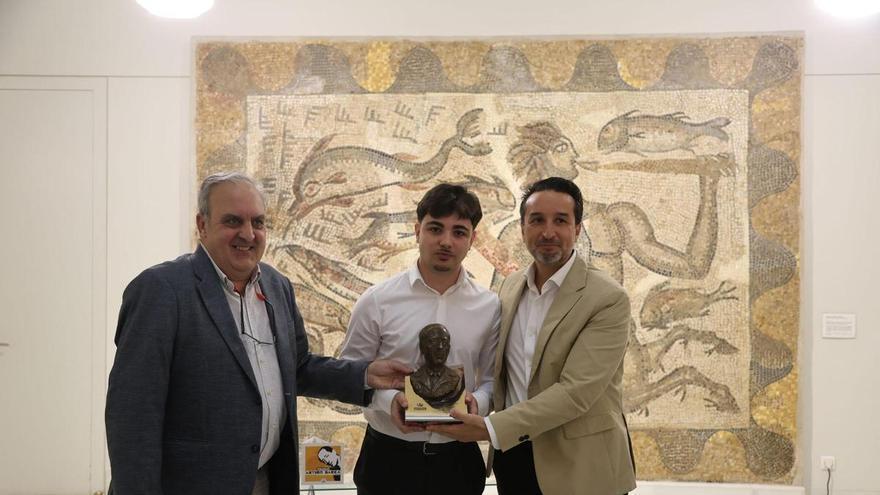 Fernando Pérez López recoge el Premio Arturo Barea de la Diputación de Badajoz