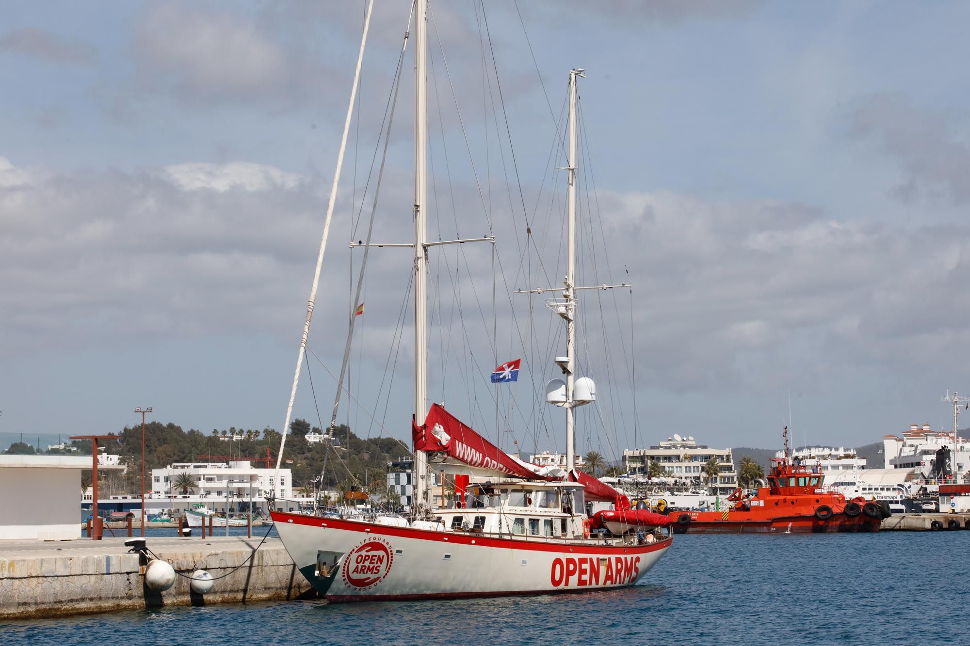 Puertas abiertas del Open Arms en el puerto de Ibiza