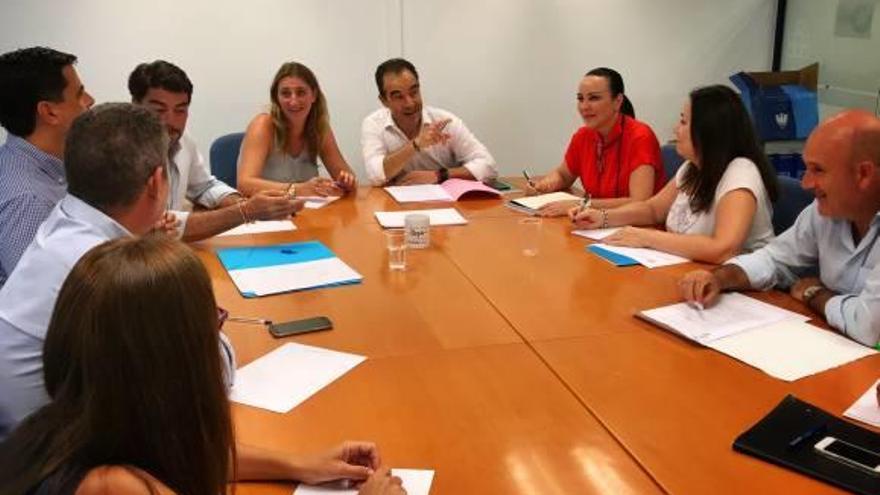Un instante de la reunión del comité de dirección del PP de la ciudad de Alicante.
