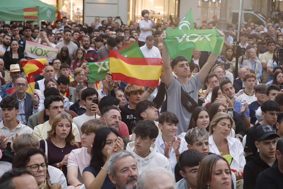El mitin de Santiago Abascal en la plaza de las Tendillas de Córdoba, en imágenes El mitin de Santiago Abascal en la plaza de las Tendillas de Córdoba, en imágenes