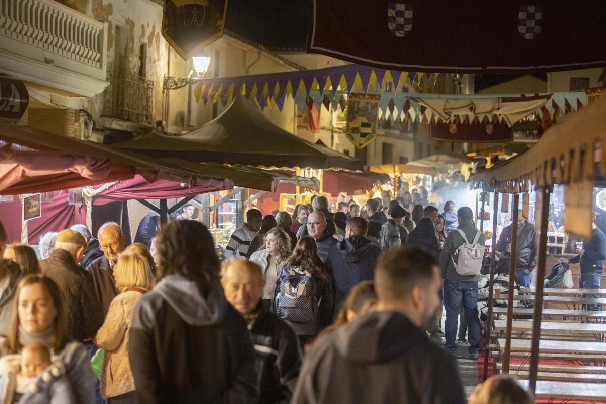 El mercado renacentista se caracteriza por la gran afluencia de público.