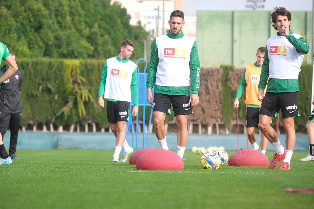 La plantilla del Elche vuelve al trabajo con una doble sesión