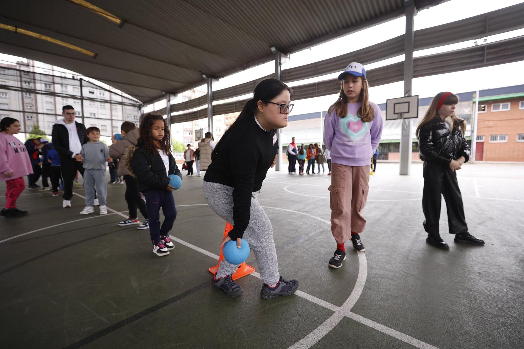 Así es la actividad del colegio Pumarín de Gijón por la inclusión con alumnos del centro de educación especial de Castiello (en imágenes)
