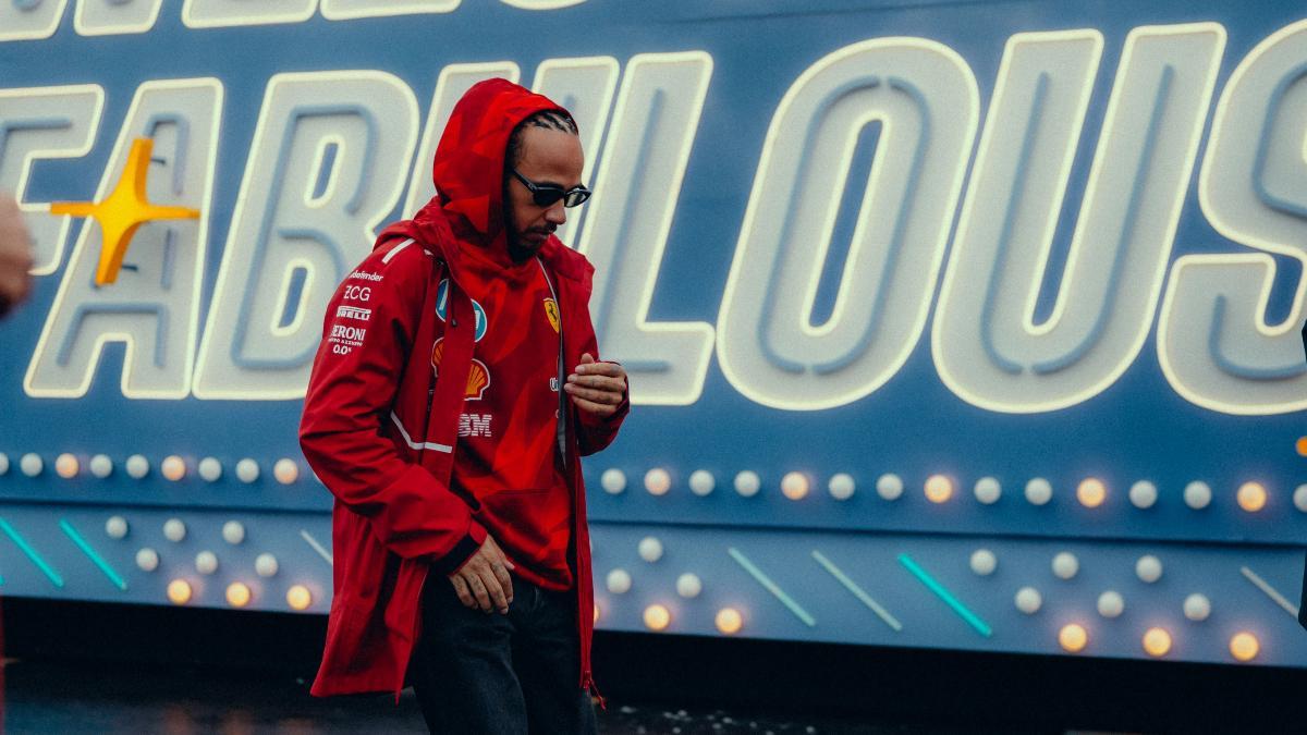 Lewis Hamilton, en el paddock del Strip de Las Vegas