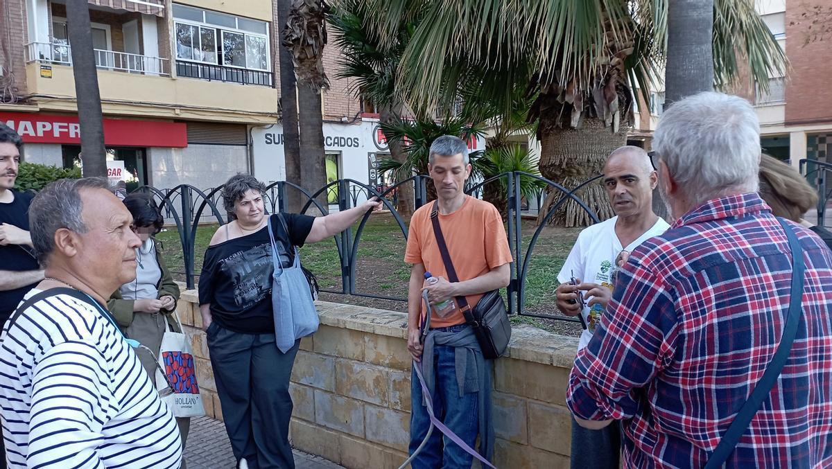 La Asociación de Vecinos Proyecto Dignidad para Miraflores, que cubre cinco barrios, no cuenta con sede y se reúnen en la iglesia del Pilar o en la de Miraflores, gracias a sus párrocos.