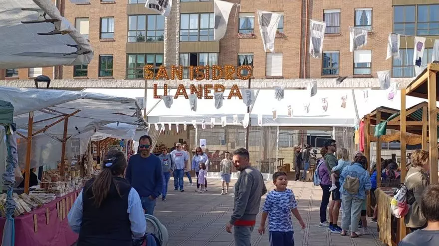VÍDEO: Arranca en Llanera el Mercado Tradicional de San Isidro