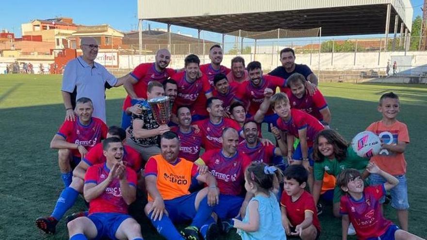 Los jugadores de l’Alcora Asitec celebraron por todo lo alto la consecución de la Copa en el grupo 1 de la 2021/22.