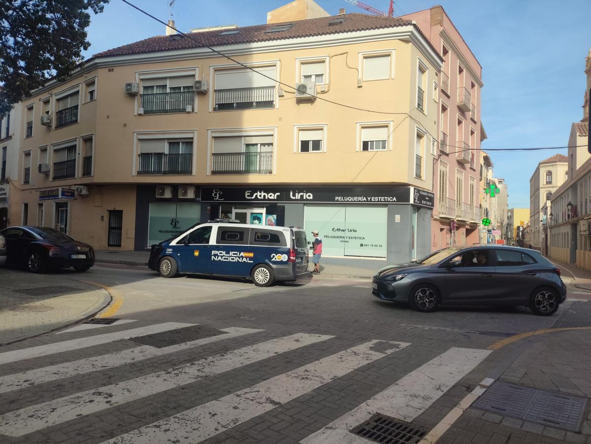 Un vehículo de la UPR en la zona donde se han producido los disparos.