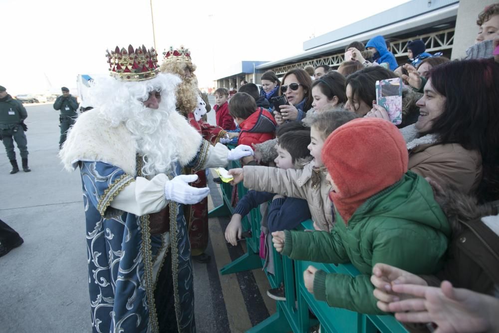 Llegada de los Reyes Magos al aeropuerto de Asturias