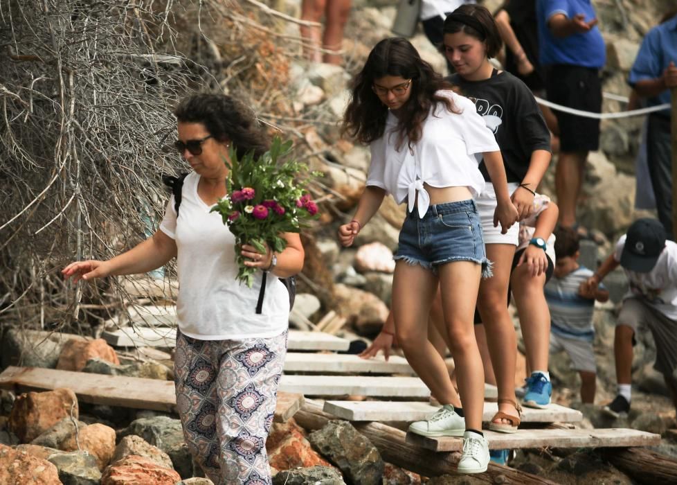 A la procesión marinera se sumaron decenas de personas y varias embarcaciones