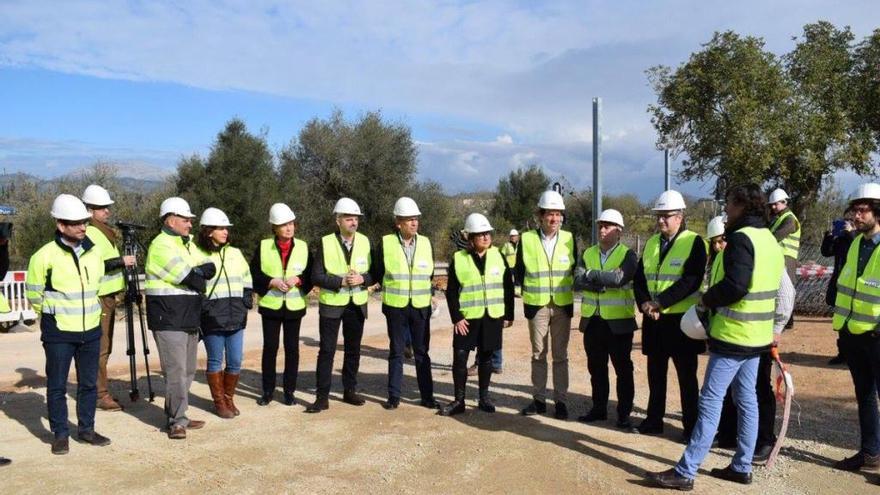 Algunas de las autoridades que están participando en la visita a las obras