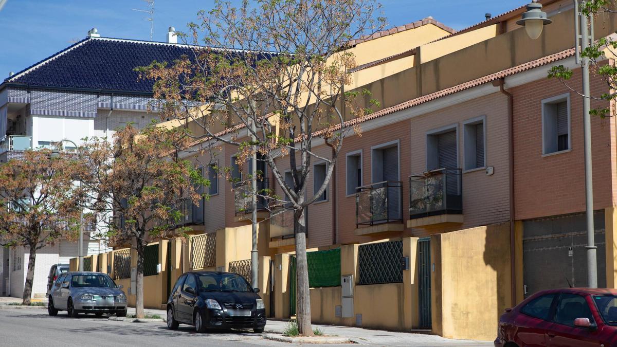 Zona de adosados de Massamagrell en los que algunos han okupados.
