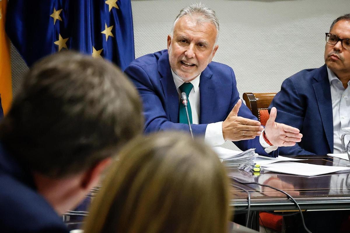 Foto de archivo de la comparecencia del ministro Ángel Víctor Torres en junio en el Parlamento.