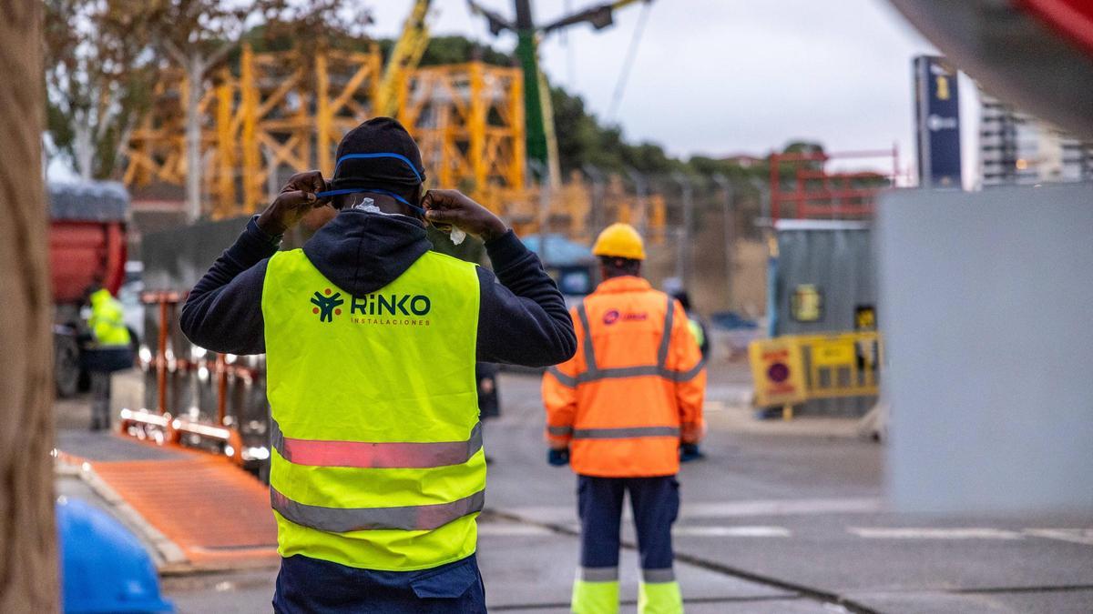 Los sindicatos van al Camp Nou a asesorar a los trabajadores de las obras