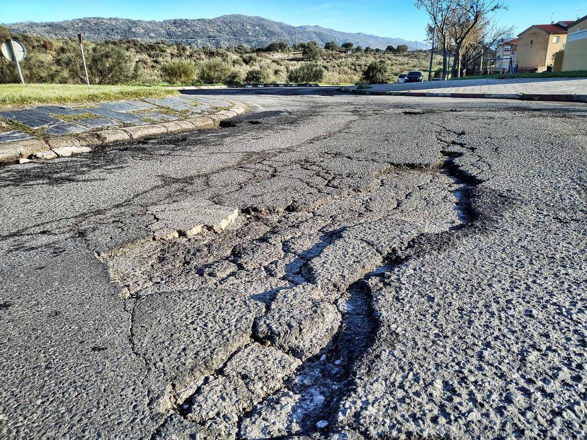 Baches en la avenida Gabriel y Galán.