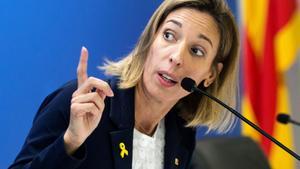 GRAF6244. BARCELONA (ESPAÑA), 19/09/2018.- La consellera de Empresa de la Generalitat, Àngels Chacón, presenta el informe Efectos del traslado de sedes sociales en la economía productiva de Cataluña, que analiza la incidencia de la fuga de sedes sociales que vivió Cataluña en el último trimestre del año pasado. EFE/Quique García