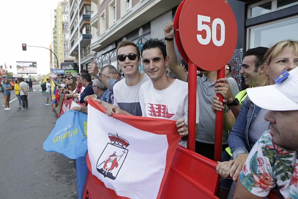 Llegada de la Vuelta a España al Muro de San Lorenzo